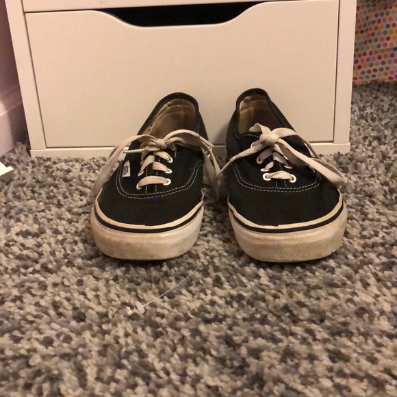 black vans size 4